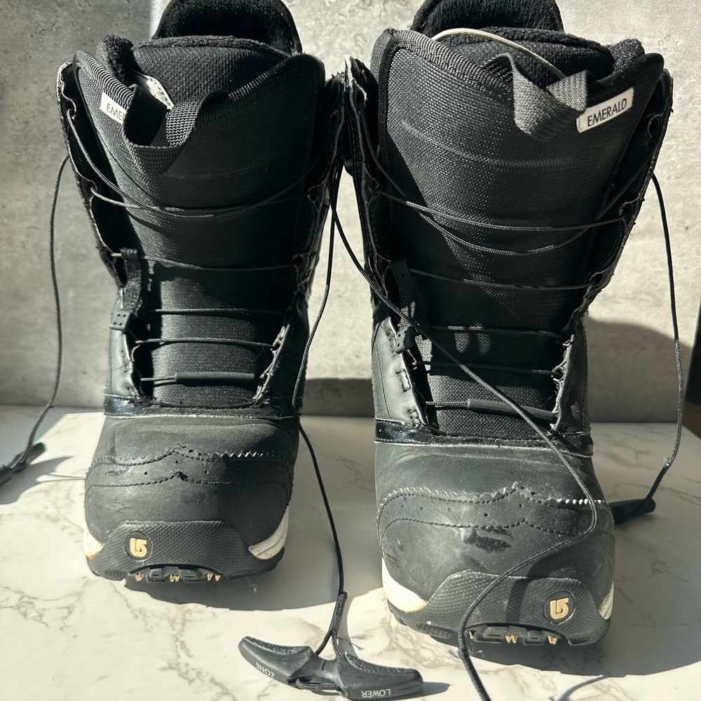 Women’s Burton Snowboarding Boots Emerald Speed Lace used good condition black